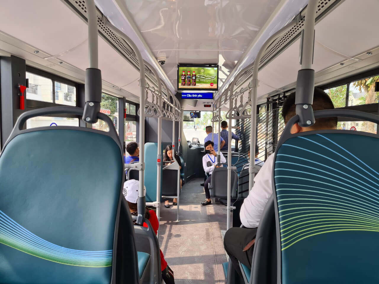Giới thiệu về quảng cáo màn hình LCD bên trong xe buýt