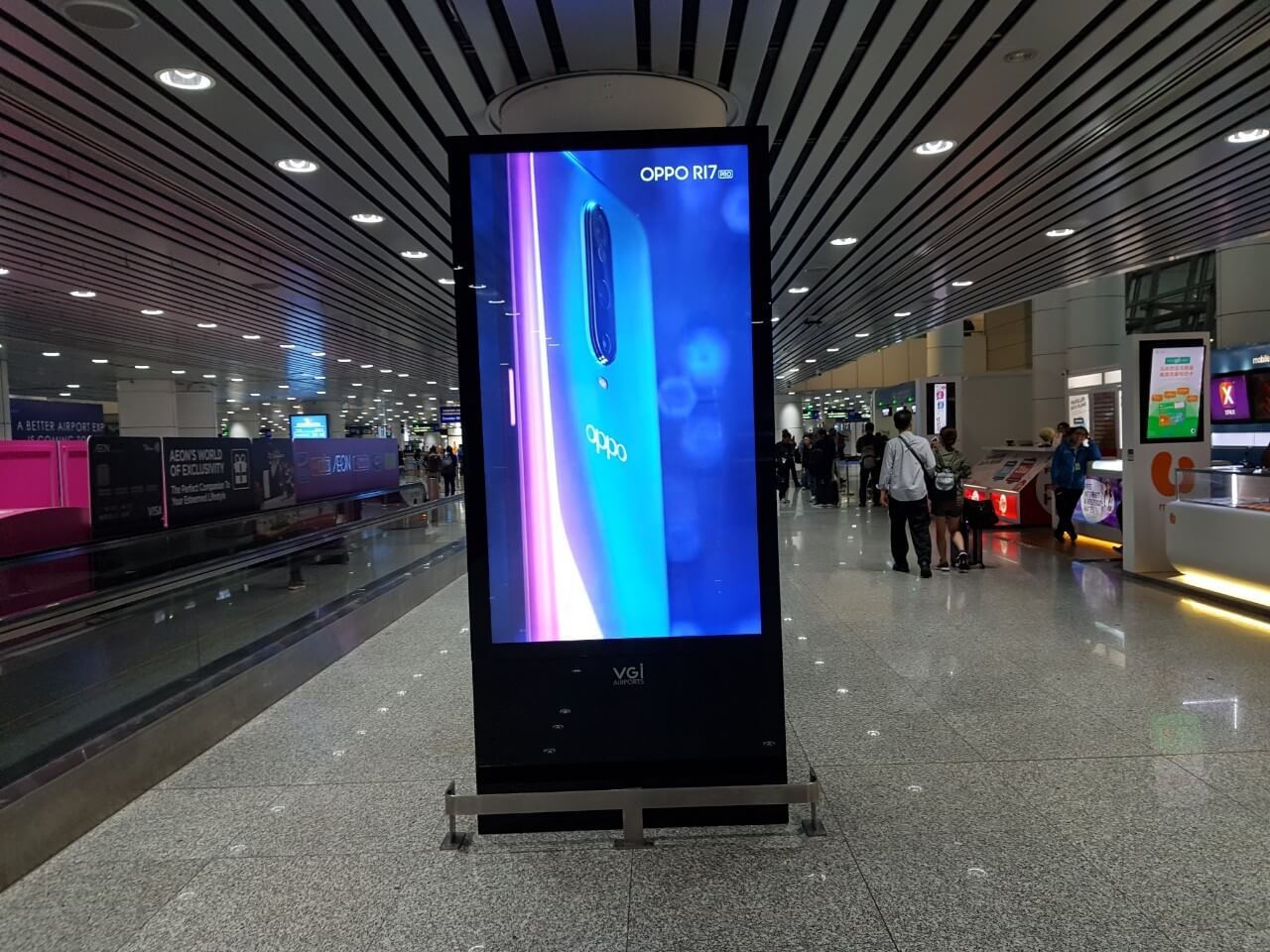 Màn hình quảng cáo LCD là gì