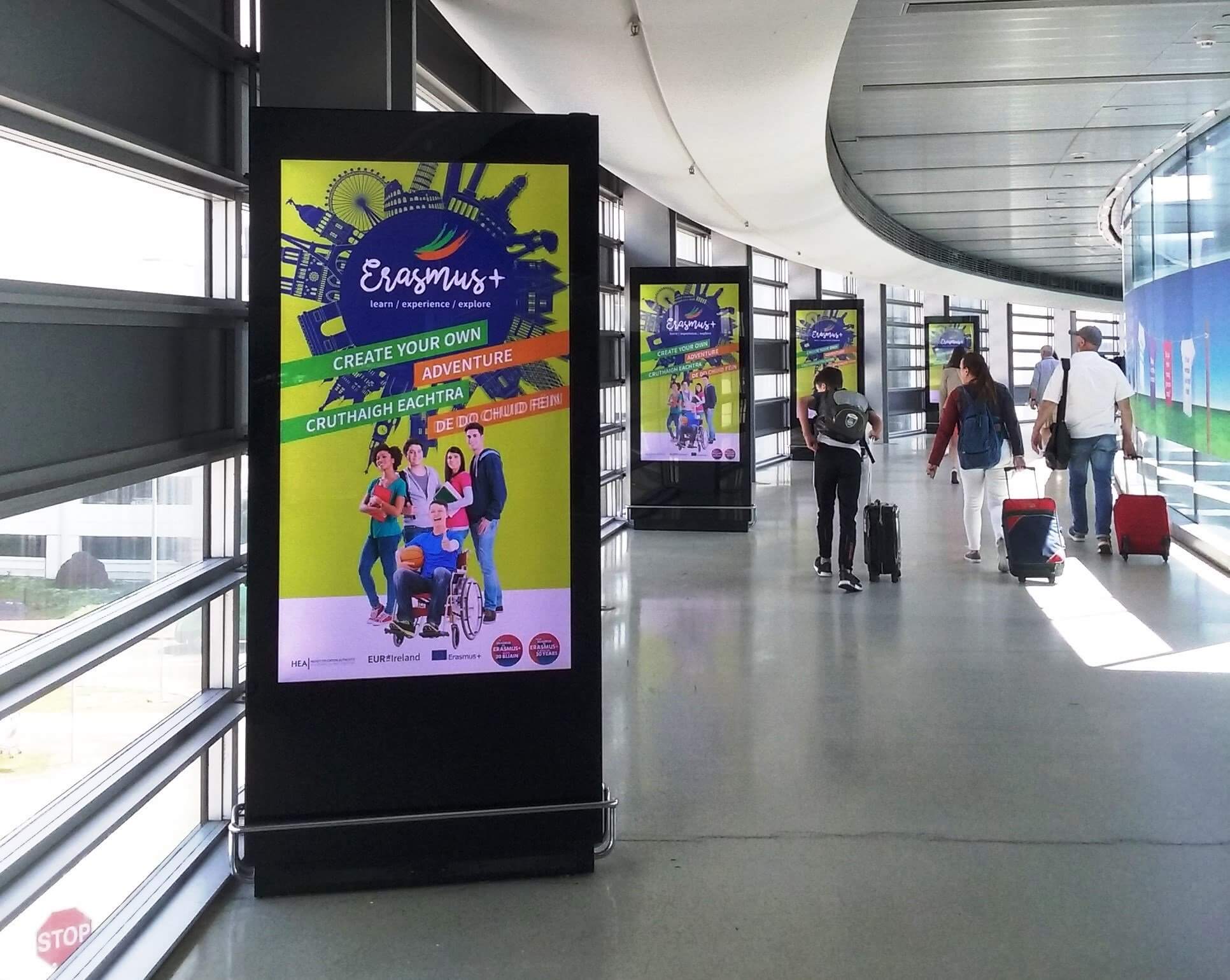 Quảng cáo trên màn hình LCD tại sân bay